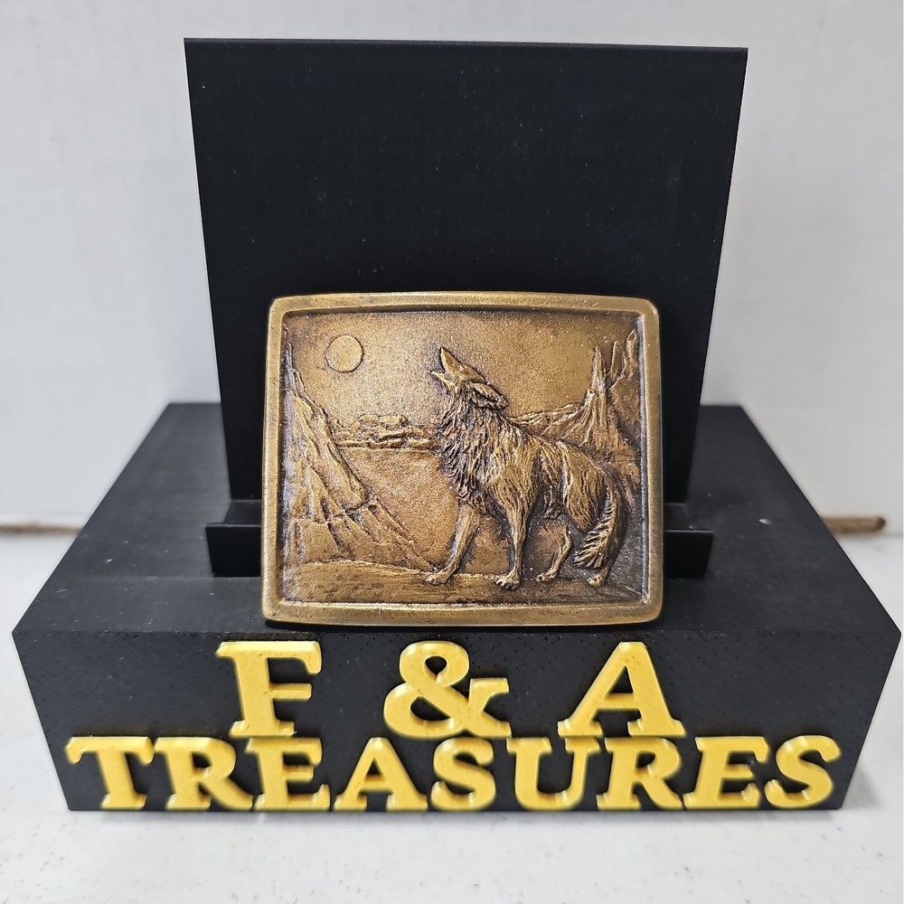 Vintage New 1976 Indiana Metal Craft Wolf Belt Buckle Howling At The Moon Read
